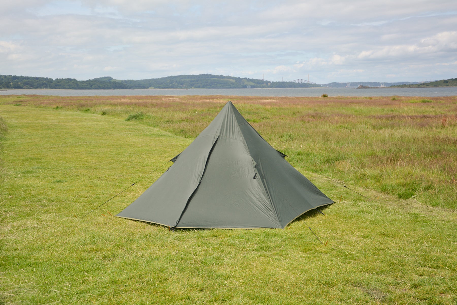 Tenda Piramida SuperLight DD (Dapat digunakan dengan Tenda Jaring Piramida)