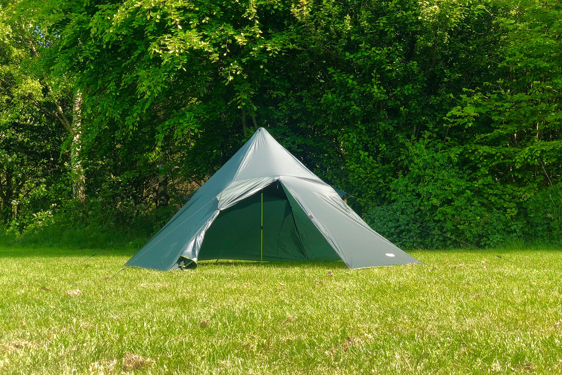 Tenda Piramida SuperLight DD (Dapat digunakan dengan Tenda Jaring Piramida) 